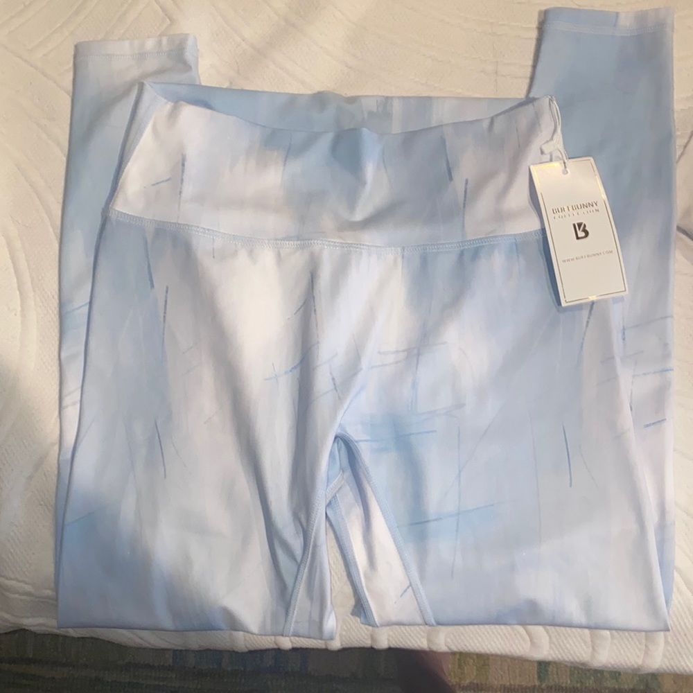 Buff bunny cloudy sky blue large, athletic leggings